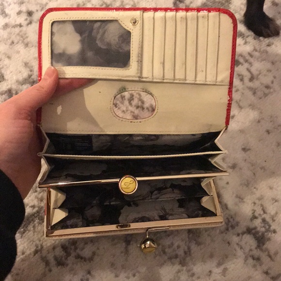 Fire engine red wallet - Picture 4 of 5